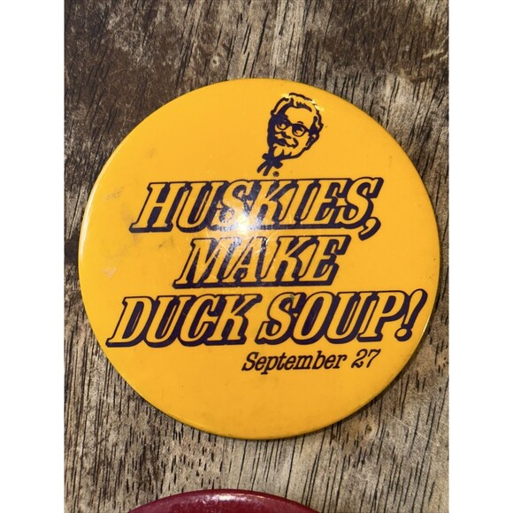 4 VINTAGE PINBACK BUTTON USC TROJANS UNIVERSITY OF SOUTHERN CALIFORNIA KFC - Picture 4 of 6